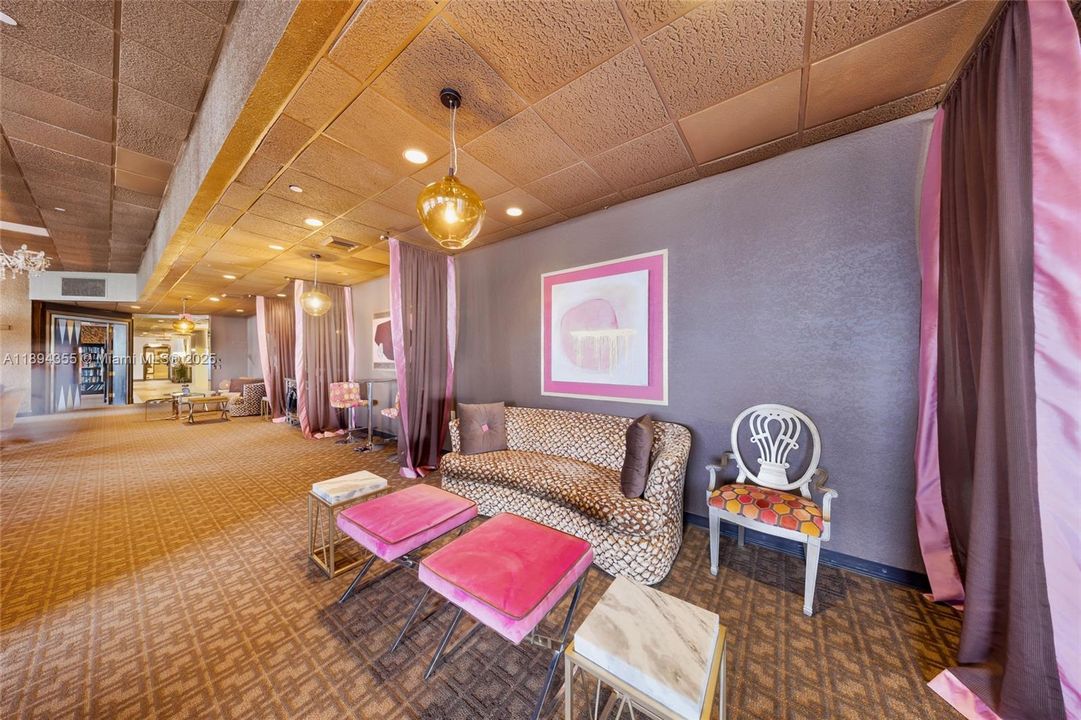 Active With Contract: $4,500 (2 beds, 2 baths, 1950 Square Feet)