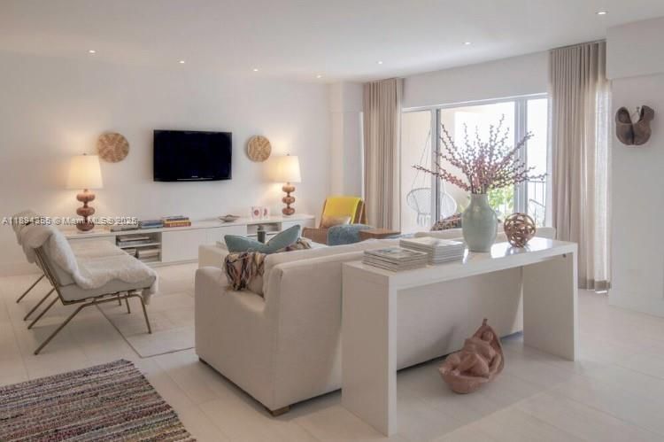 Active With Contract: $4,500 (2 beds, 2 baths, 1950 Square Feet)