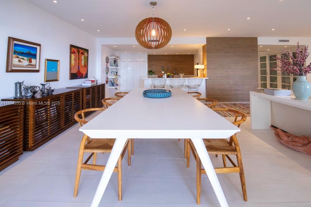 Active With Contract: $4,500 (2 beds, 2 baths, 1950 Square Feet)