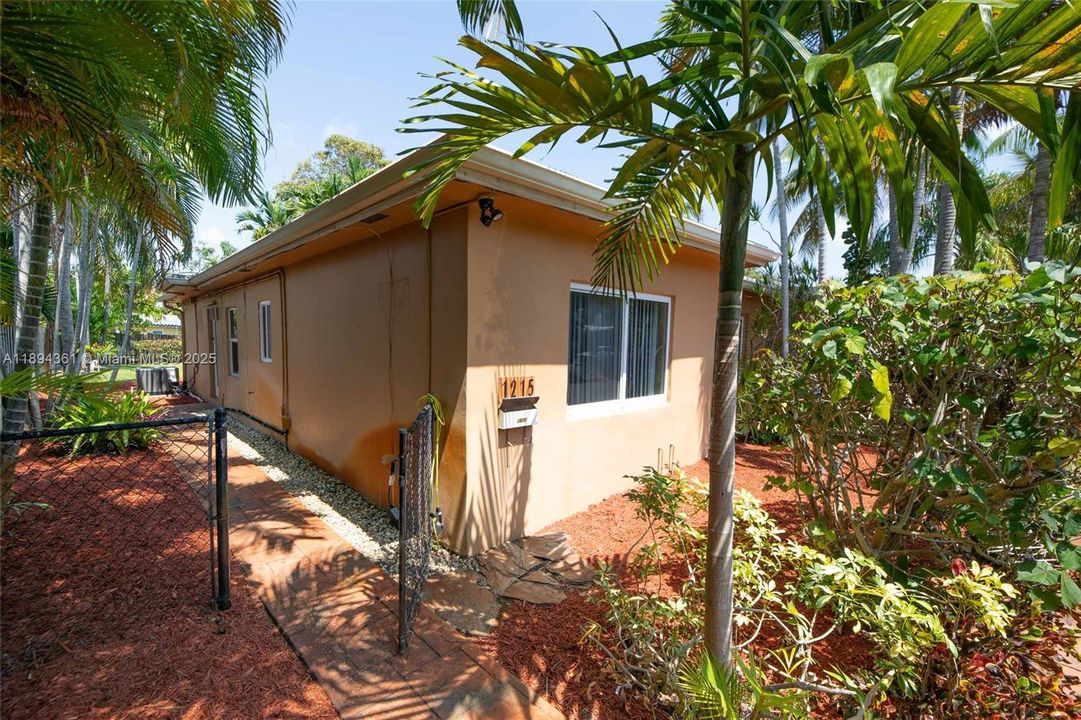 最近租的: $2,500 (2 贝兹, 2 浴室, 1200 平方英尺)