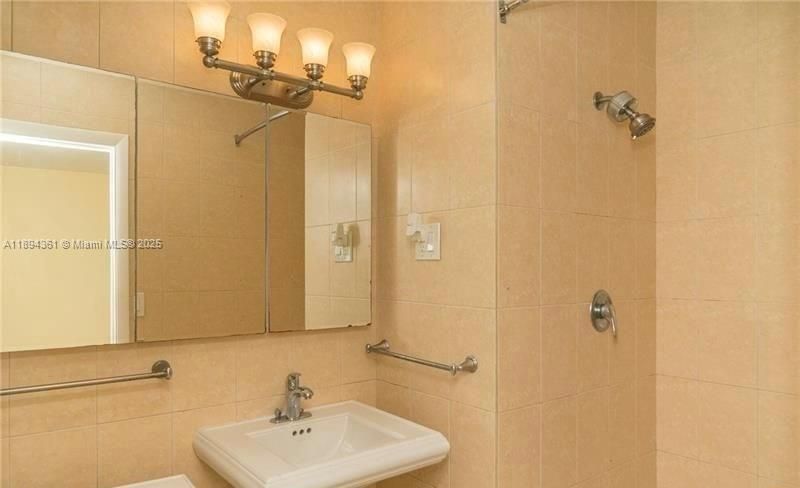 最近租的: $2,500 (2 贝兹, 2 浴室, 1200 平方英尺)