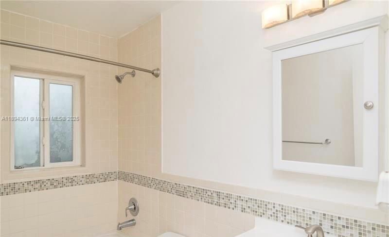 最近租的: $2,500 (2 贝兹, 2 浴室, 1200 平方英尺)