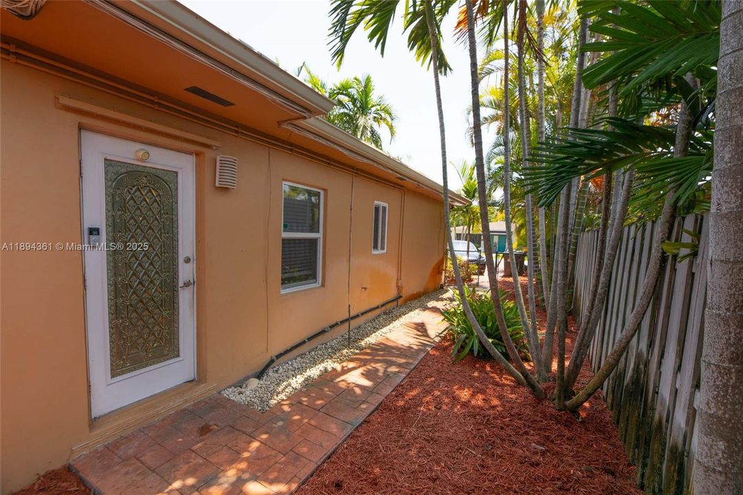 最近租的: $2,500 (2 贝兹, 2 浴室, 1200 平方英尺)