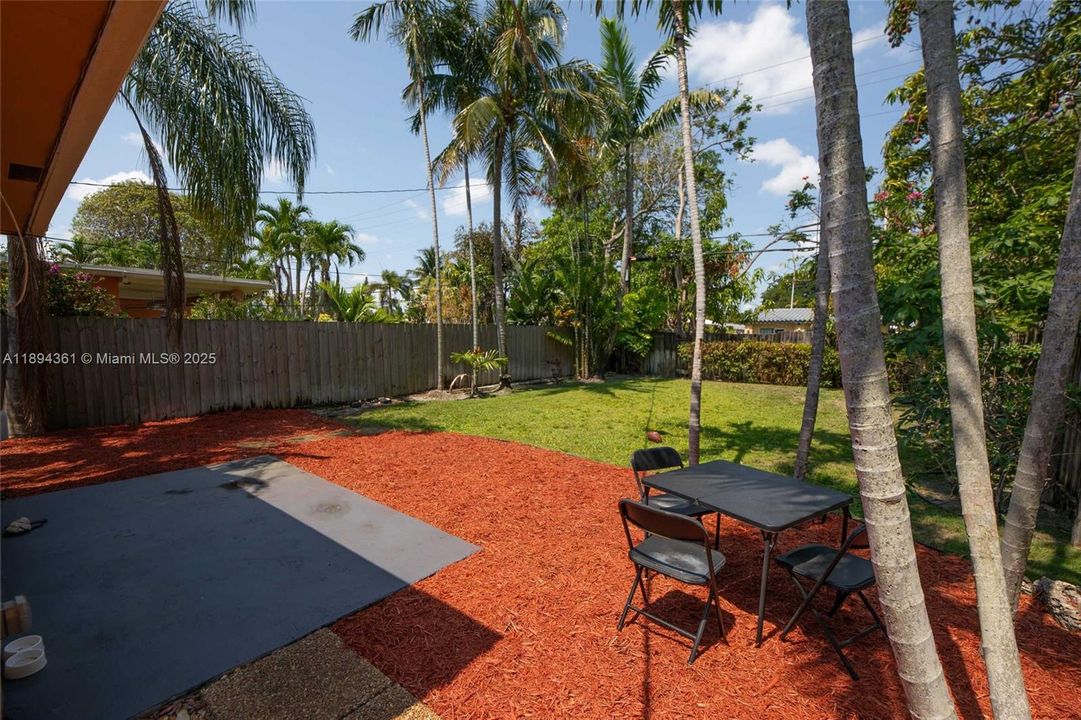 最近租的: $2,500 (2 贝兹, 2 浴室, 1200 平方英尺)