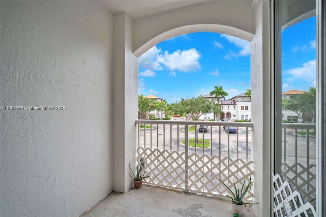 Active With Contract: $2,850 (3 beds, 2 baths, 1445 Square Feet)