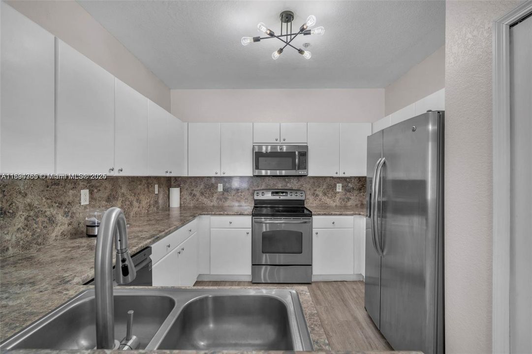 Active With Contract: $2,850 (3 beds, 2 baths, 1445 Square Feet)