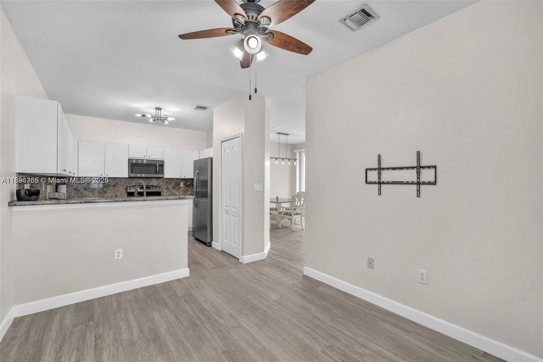 Active With Contract: $2,850 (3 beds, 2 baths, 1445 Square Feet)