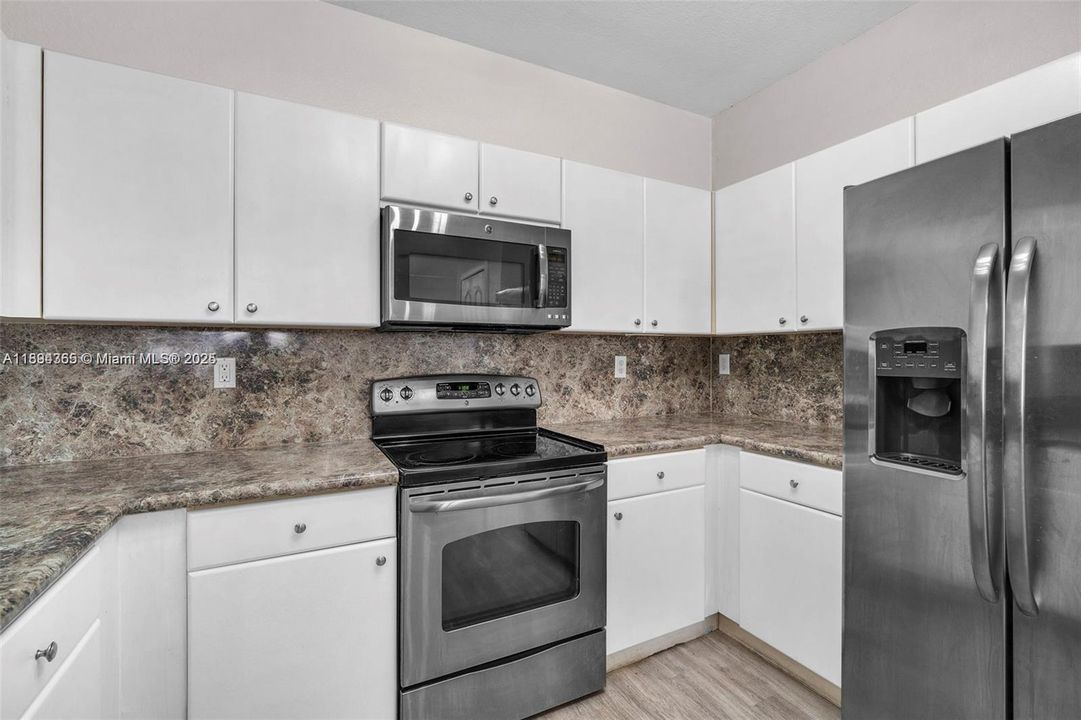 Active With Contract: $2,850 (3 beds, 2 baths, 1445 Square Feet)