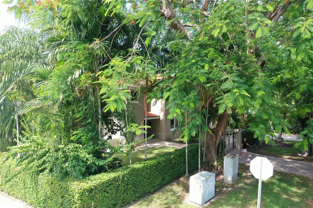 En Venta: $1,750,000 (3 camas, 3 baños, 2768 Pies cuadrados)