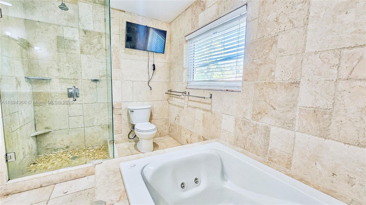 En Venta: $1,750,000 (3 camas, 3 baños, 2768 Pies cuadrados)