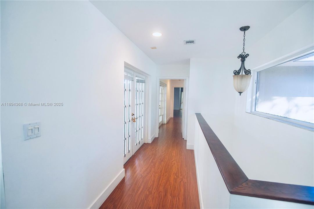 En Venta: $1,750,000 (3 camas, 3 baños, 2768 Pies cuadrados)