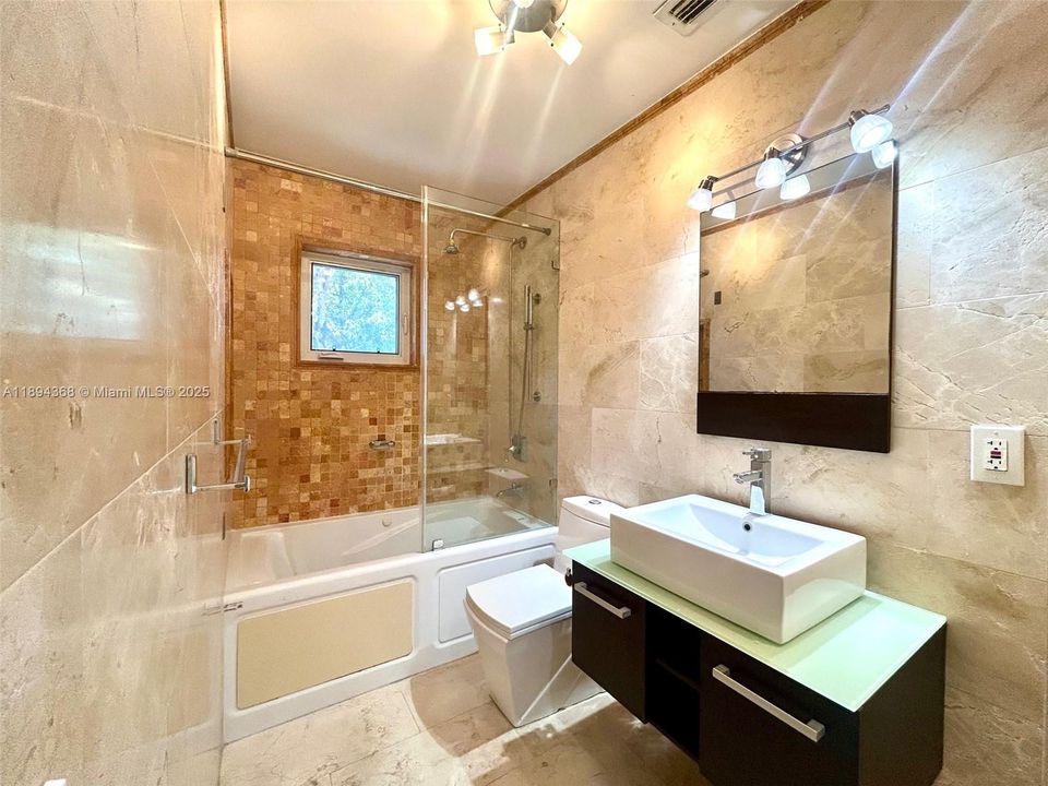 En Venta: $1,750,000 (3 camas, 3 baños, 2768 Pies cuadrados)