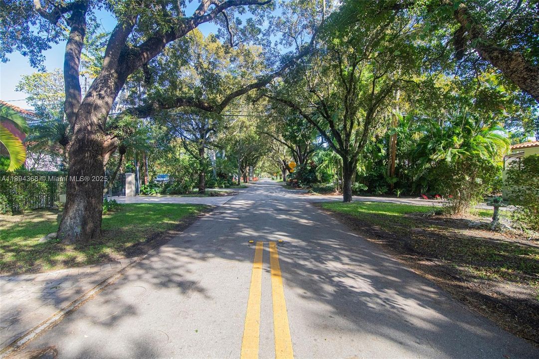 En Venta: $1,750,000 (3 camas, 3 baños, 2768 Pies cuadrados)