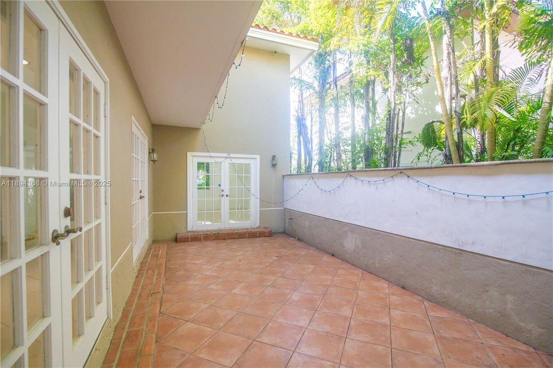 En Venta: $1,750,000 (3 camas, 3 baños, 2768 Pies cuadrados)