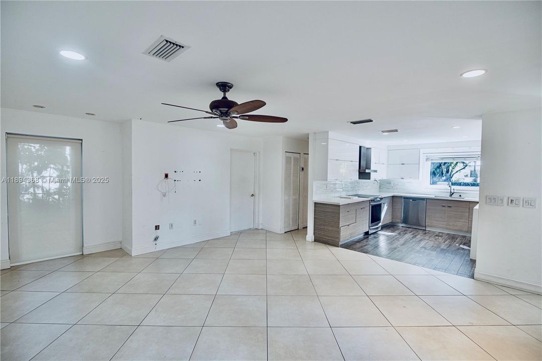 En Venta: $1,750,000 (3 camas, 3 baños, 2768 Pies cuadrados)