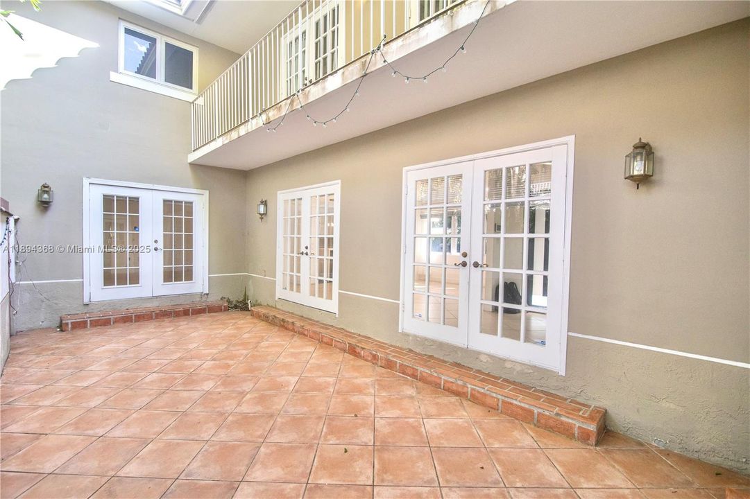 En Venta: $1,750,000 (3 camas, 3 baños, 2768 Pies cuadrados)