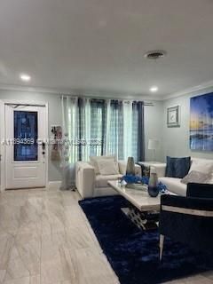 For Sale: $415,000 (2 beds, 2 baths, 951 Square Feet)