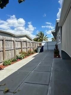 For Sale: $415,000 (2 beds, 2 baths, 951 Square Feet)