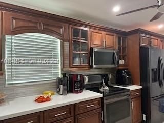 For Sale: $415,000 (2 beds, 2 baths, 951 Square Feet)