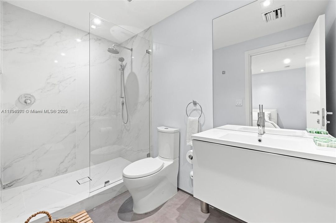 Recently Rented: $14,000 (4 beds, 3 baths, 2480 Square Feet)