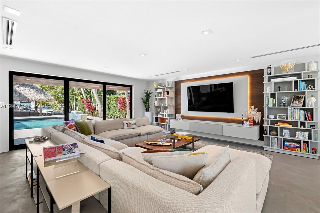 Recently Rented: $14,000 (4 beds, 3 baths, 2480 Square Feet)