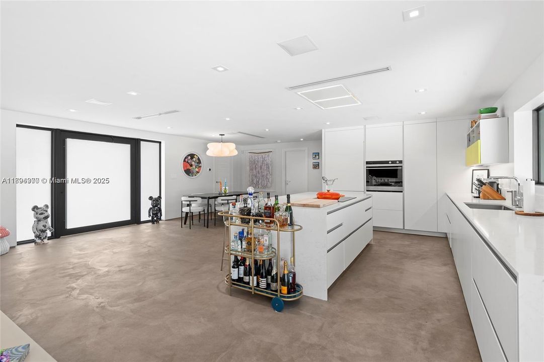 Recently Rented: $14,000 (4 beds, 3 baths, 2480 Square Feet)