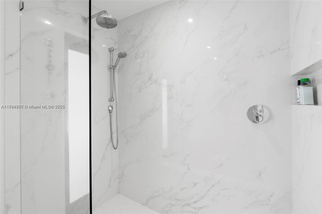 Recently Rented: $14,000 (4 beds, 3 baths, 2480 Square Feet)