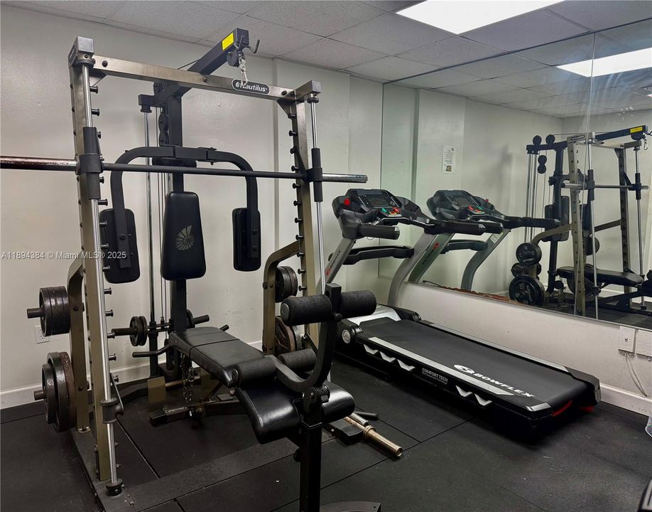 For Sale: $385,000 (1 beds, 1 baths, 878 Square Feet)