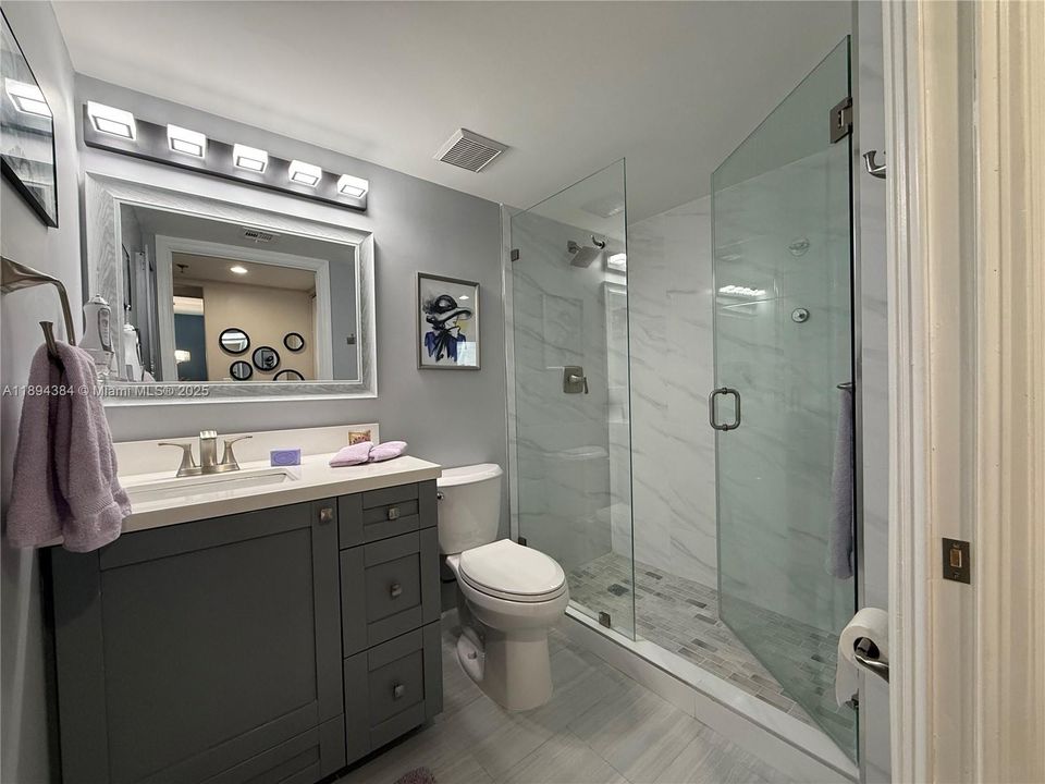 For Sale: $385,000 (1 beds, 1 baths, 878 Square Feet)