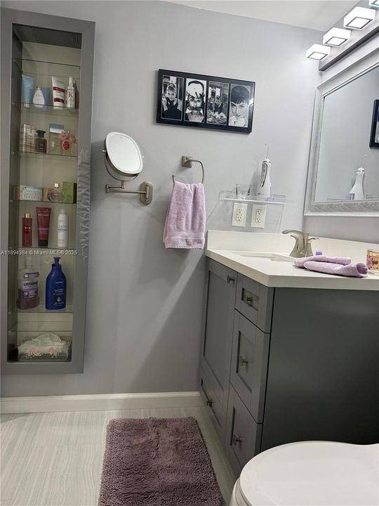 For Sale: $385,000 (1 beds, 1 baths, 878 Square Feet)