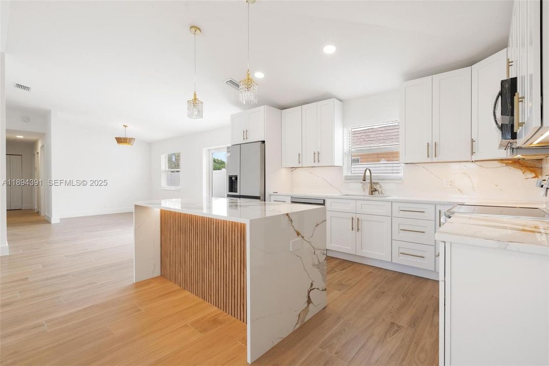 На продажу: $770,000 (3 спален, 2 ванн, 1436 Квадратных фут)