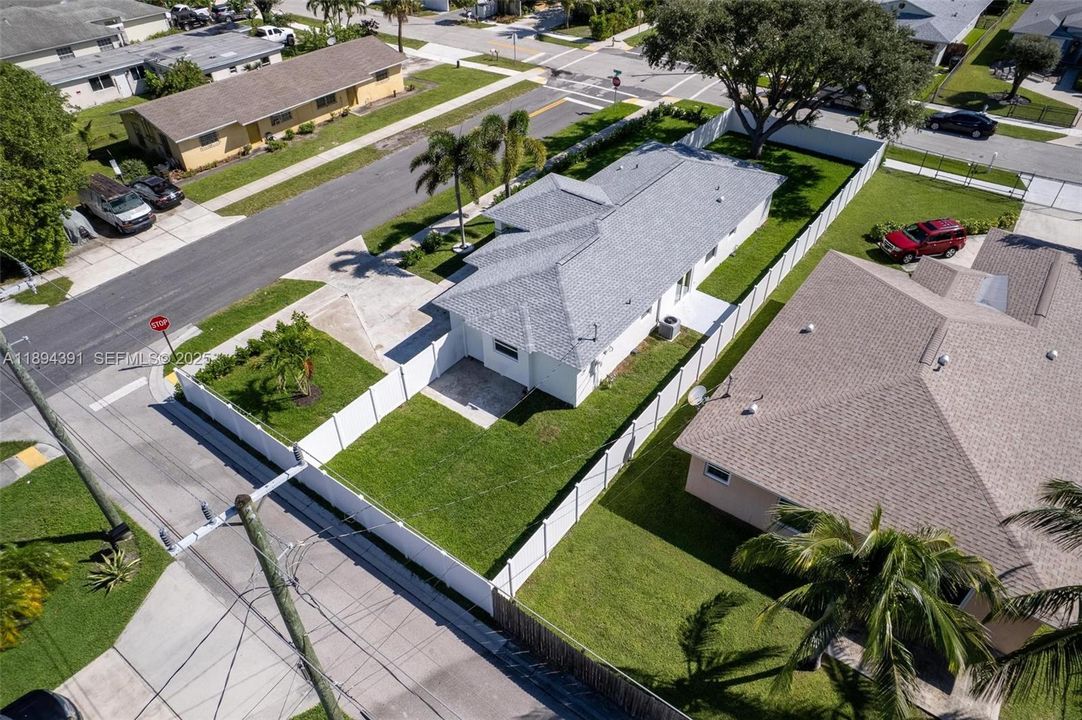 На продажу: $770,000 (3 спален, 2 ванн, 1436 Квадратных фут)