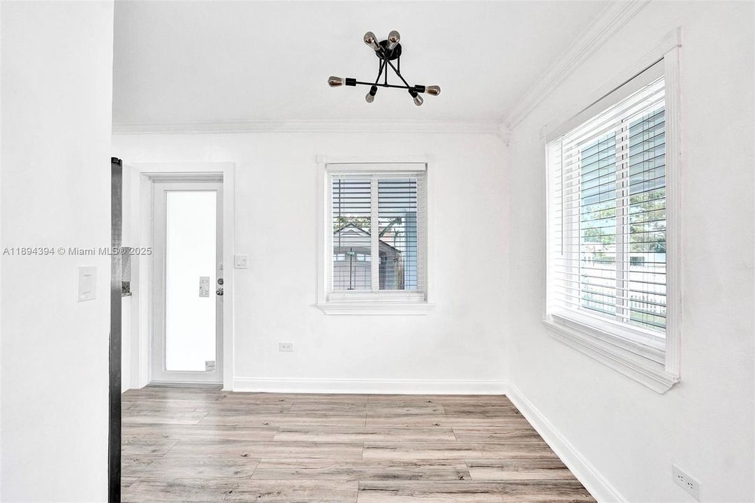 Active With Contract: $435,000 (3 beds, 1 baths, 984 Square Feet)