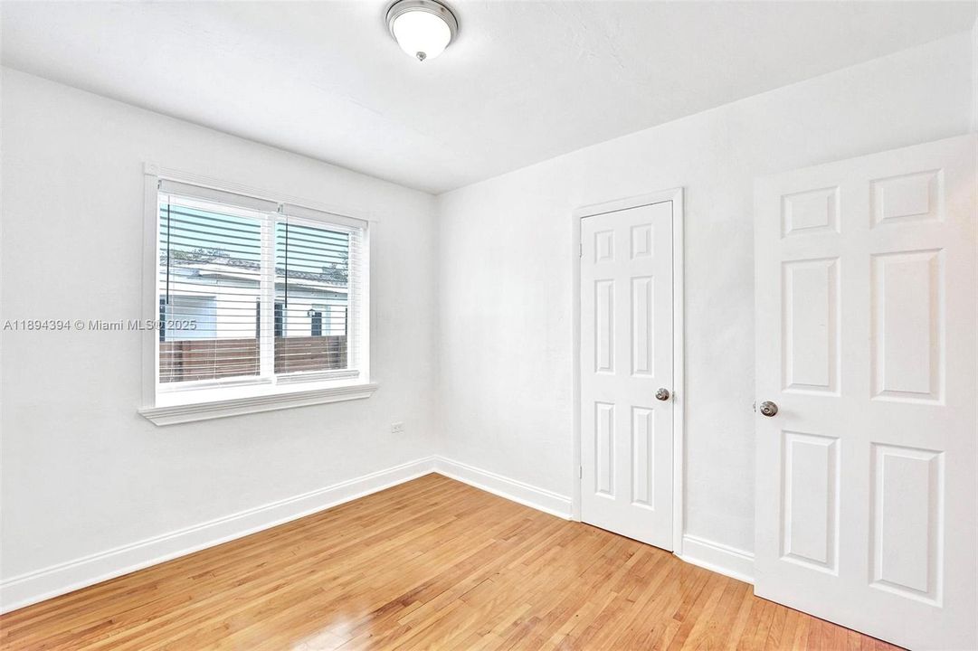 Active With Contract: $435,000 (3 beds, 1 baths, 984 Square Feet)