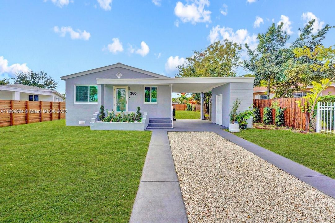 Active With Contract: $435,000 (3 beds, 1 baths, 984 Square Feet)