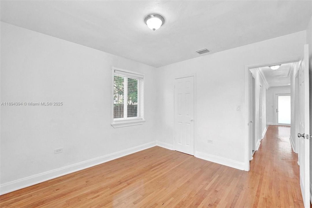 Active With Contract: $435,000 (3 beds, 1 baths, 984 Square Feet)