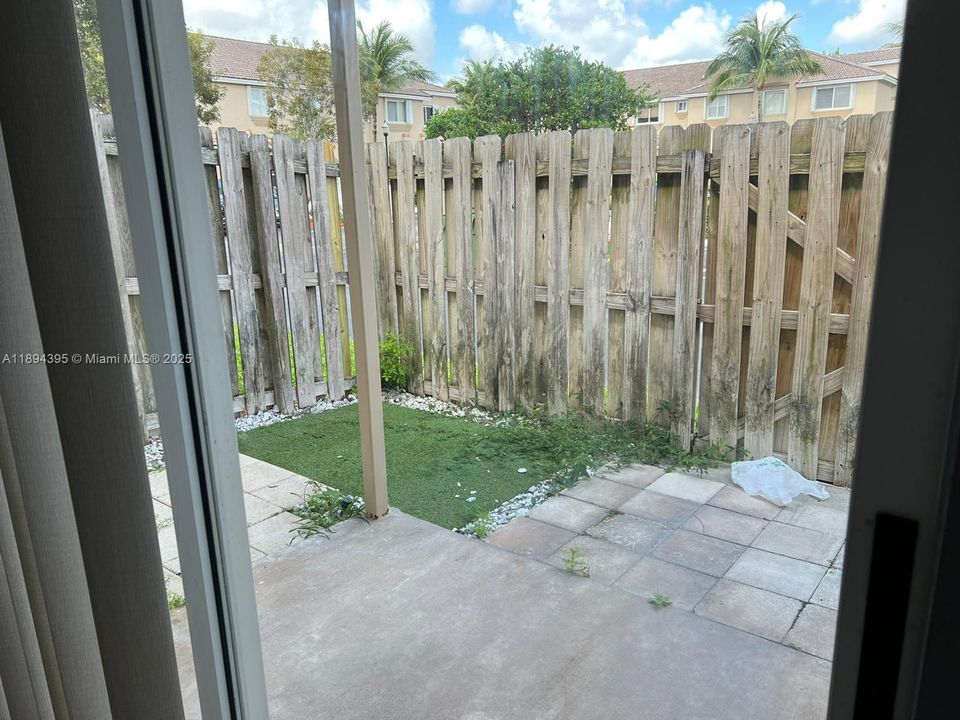 Recientemente alquilado: $1,900 (2 camas, 2 baños, 1370 Pies cuadrados)