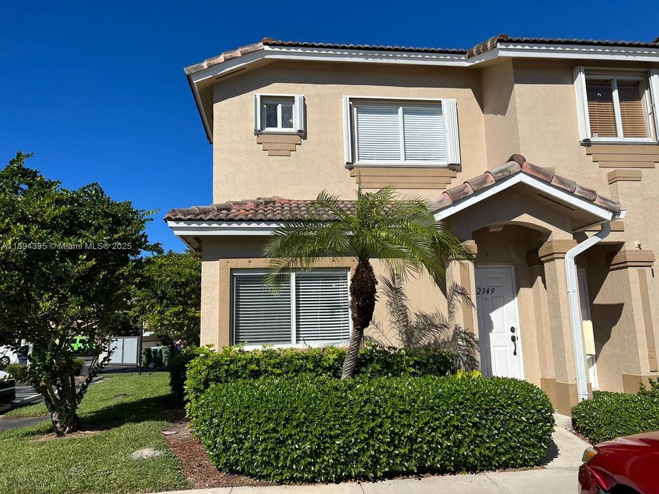 Recientemente alquilado: $1,900 (2 camas, 2 baños, 1370 Pies cuadrados)