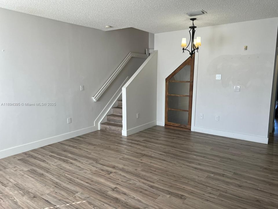 Recientemente alquilado: $1,900 (2 camas, 2 baños, 1370 Pies cuadrados)