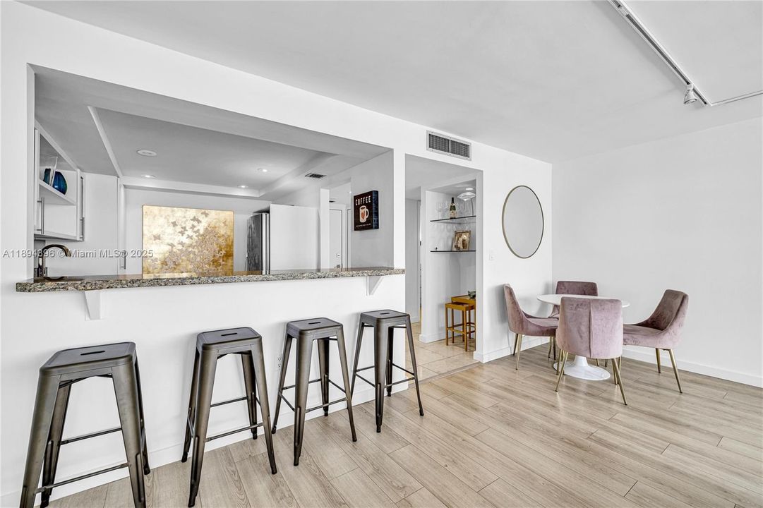 Recientemente alquilado: $4,200 (1 camas, 1 baños, 1027 Pies cuadrados)