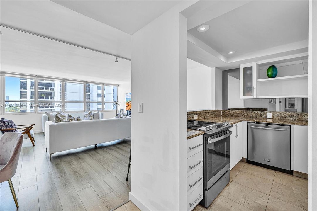 Recientemente alquilado: $4,200 (1 camas, 1 baños, 1027 Pies cuadrados)