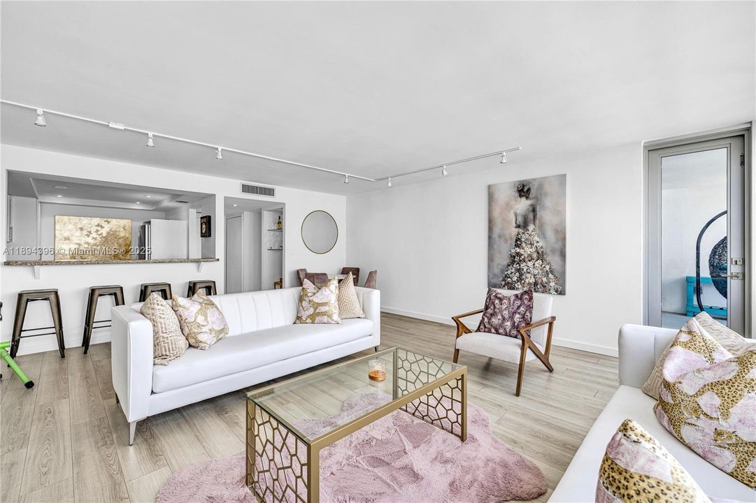 Recientemente alquilado: $4,200 (1 camas, 1 baños, 1027 Pies cuadrados)