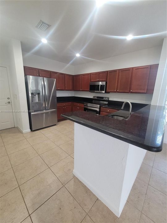 Недавно арендовано: $2,900 (3 спален, 2 ванн, 1768 Квадратных фут)