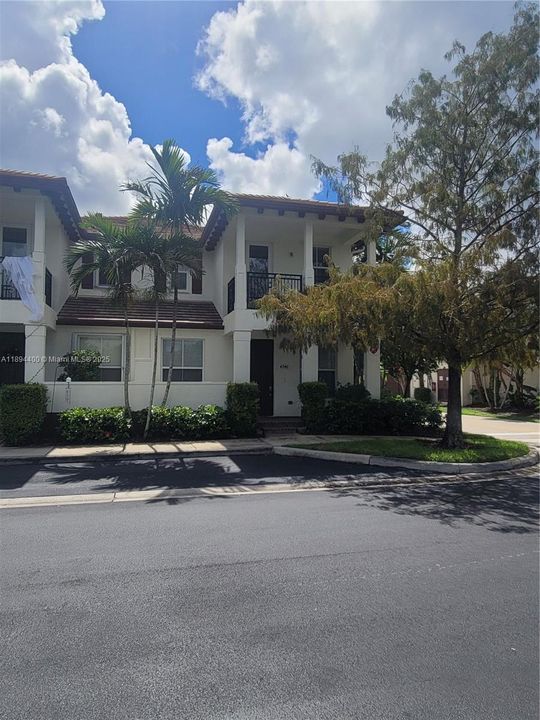 Недавно арендовано: $2,900 (3 спален, 2 ванн, 1768 Квадратных фут)