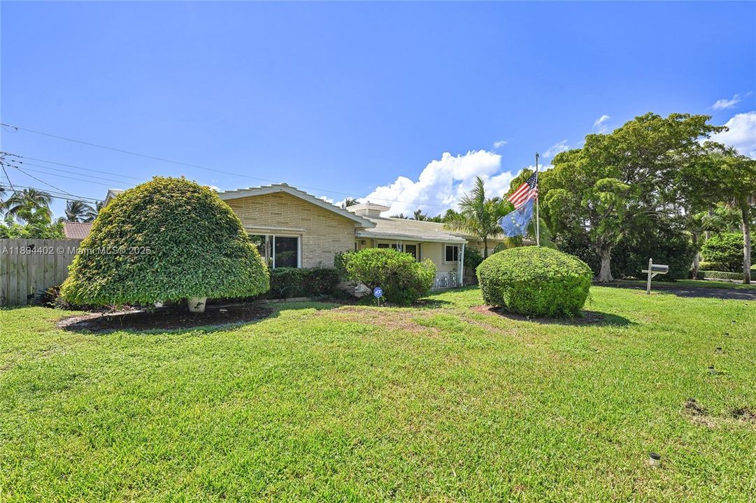 For Sale: $809,900 (2 beds, 2 baths, 1710 Square Feet)