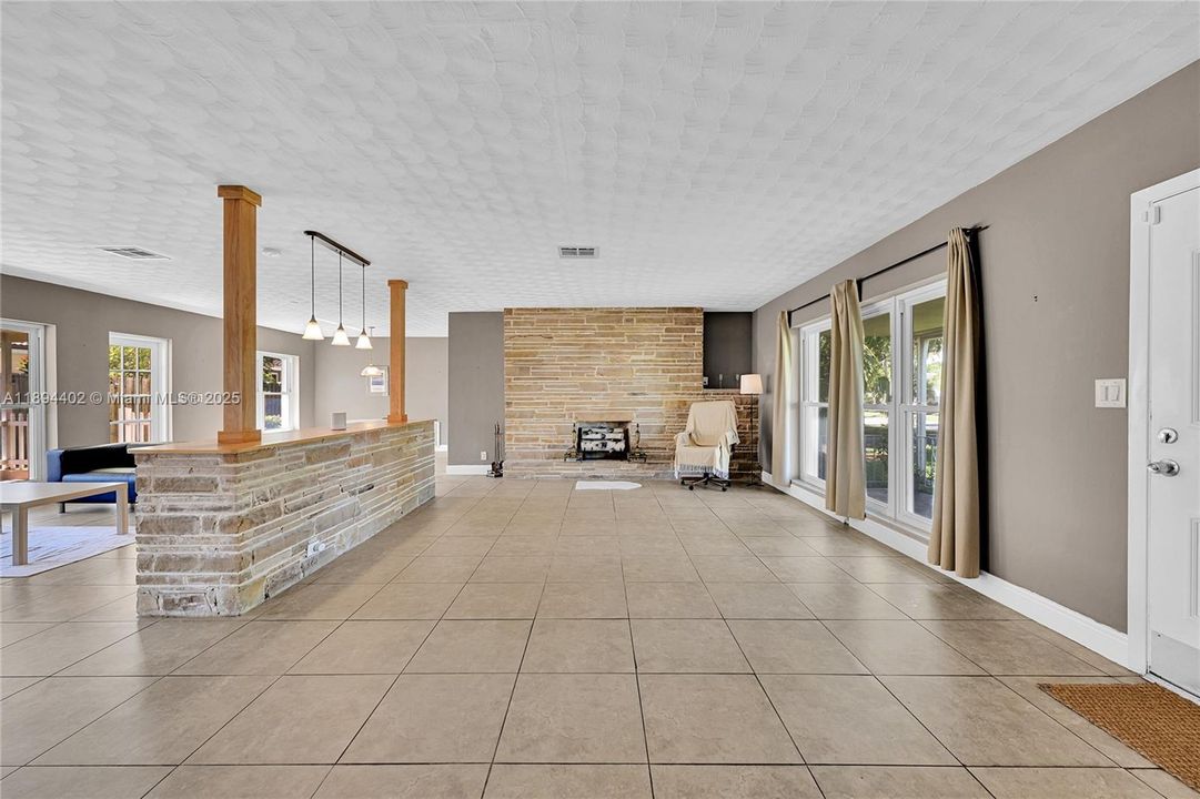 For Sale: $809,900 (2 beds, 2 baths, 1710 Square Feet)