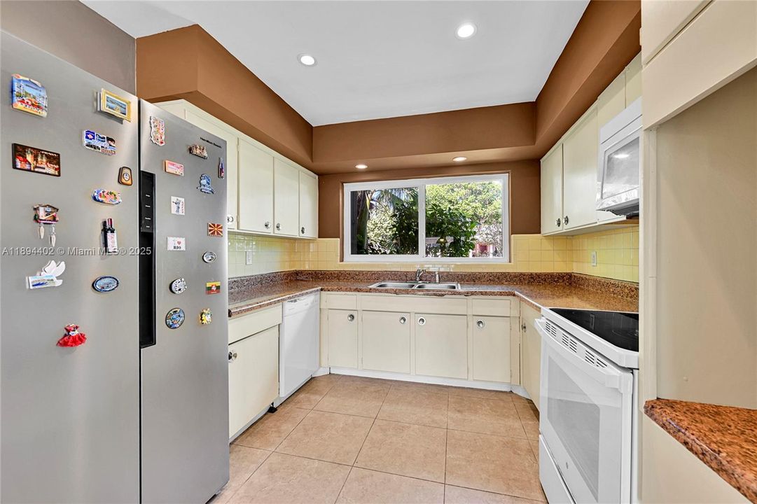 For Sale: $809,900 (2 beds, 2 baths, 1710 Square Feet)