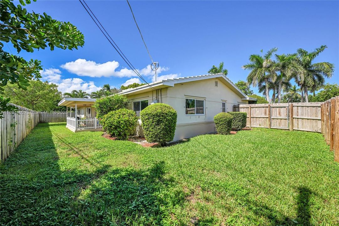 For Sale: $809,900 (2 beds, 2 baths, 1710 Square Feet)