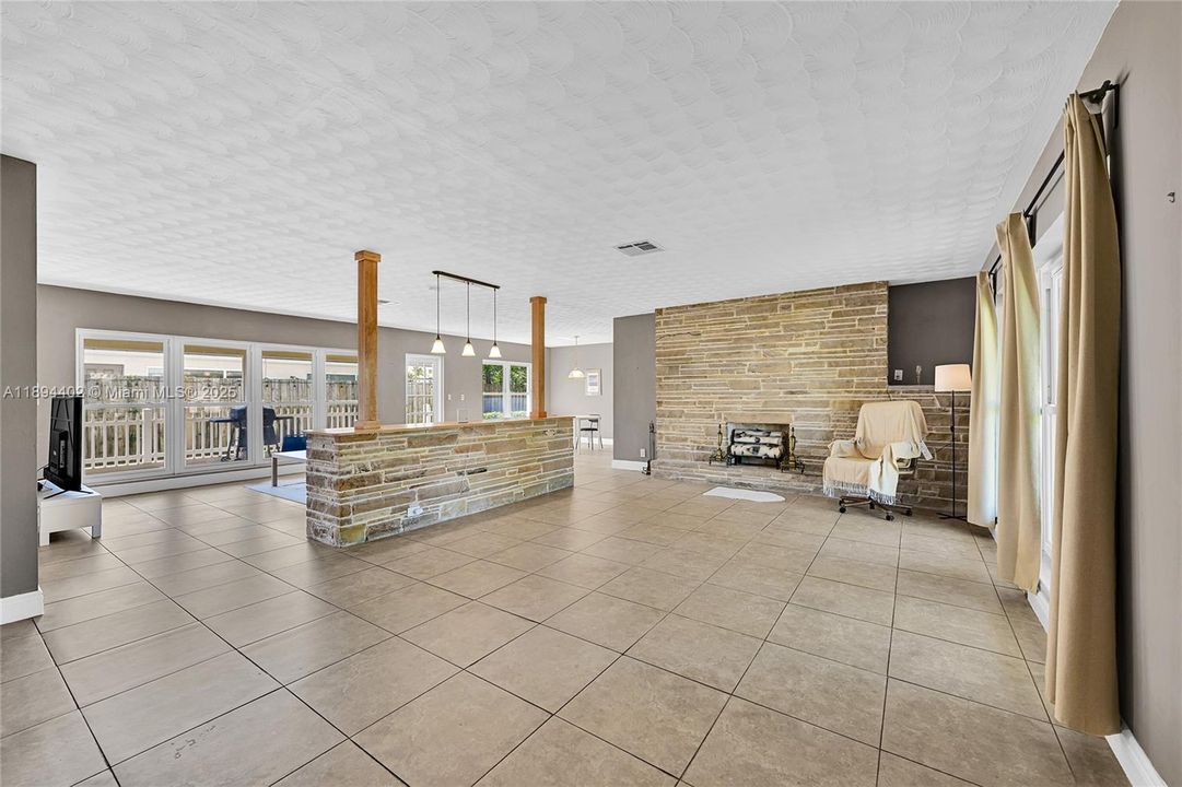 For Sale: $809,900 (2 beds, 2 baths, 1710 Square Feet)