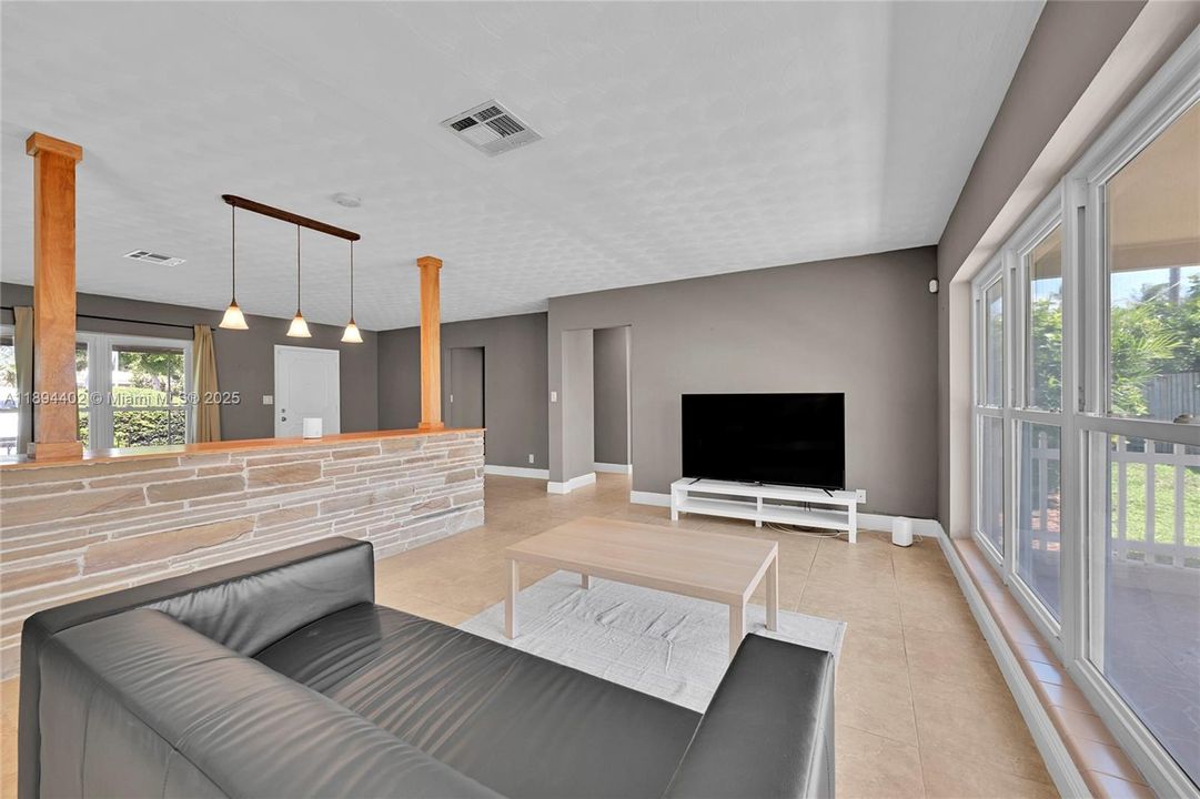 For Sale: $809,900 (2 beds, 2 baths, 1710 Square Feet)